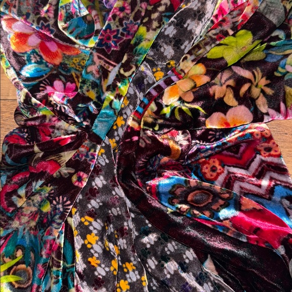 Johnny Was Size Petite Extra Small Velvet Kimono Wrap Jacket Floral Print Artsy - Picture 16 of 16